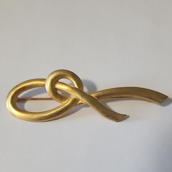 Brushed Gold Knot Loop Brooch - Picture 1 of 4